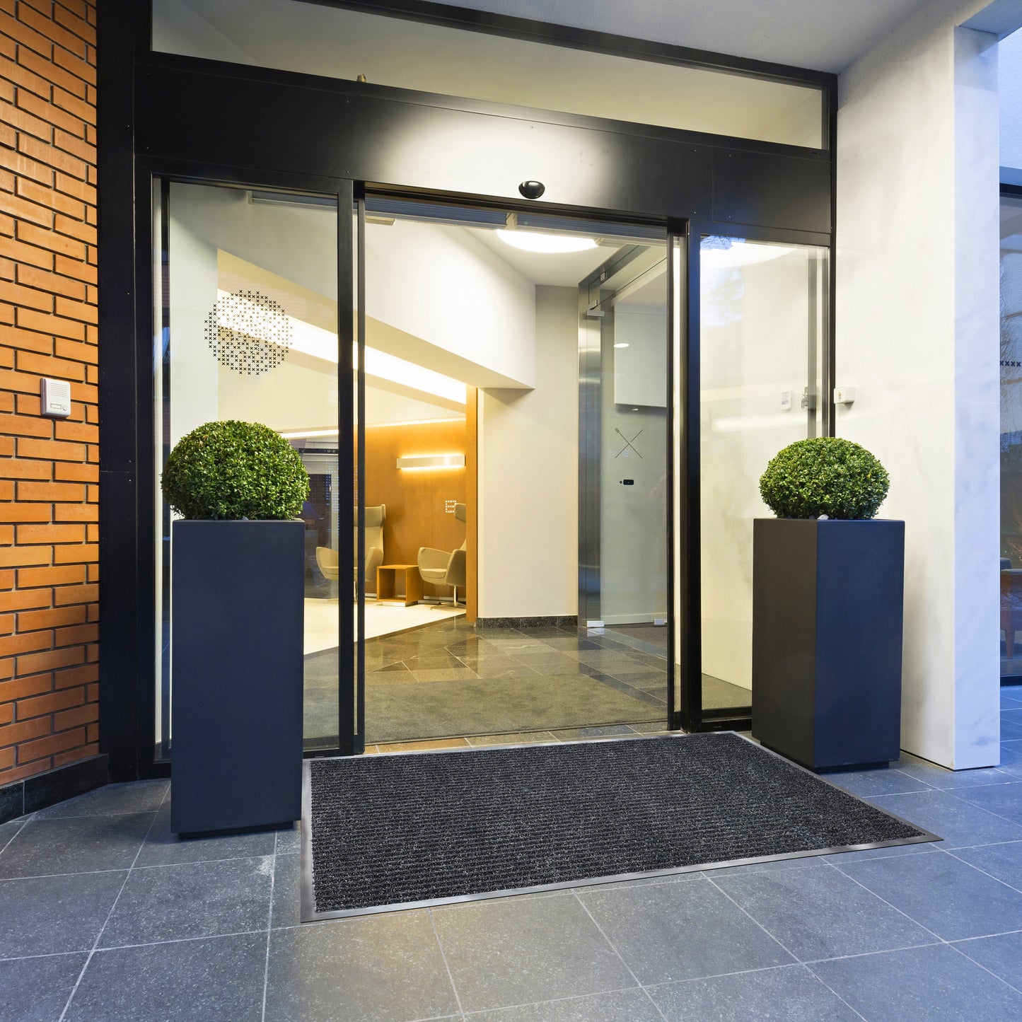 Brush Rib Charcoal Entrance Mat – Heavy-Duty Floor