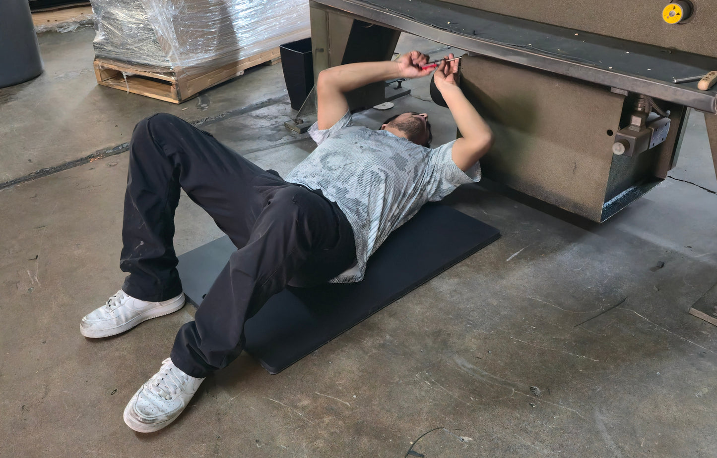 Rhino Knobbed Back Knee Pad® – Heavy-Duty Industrial Kneeling Pad