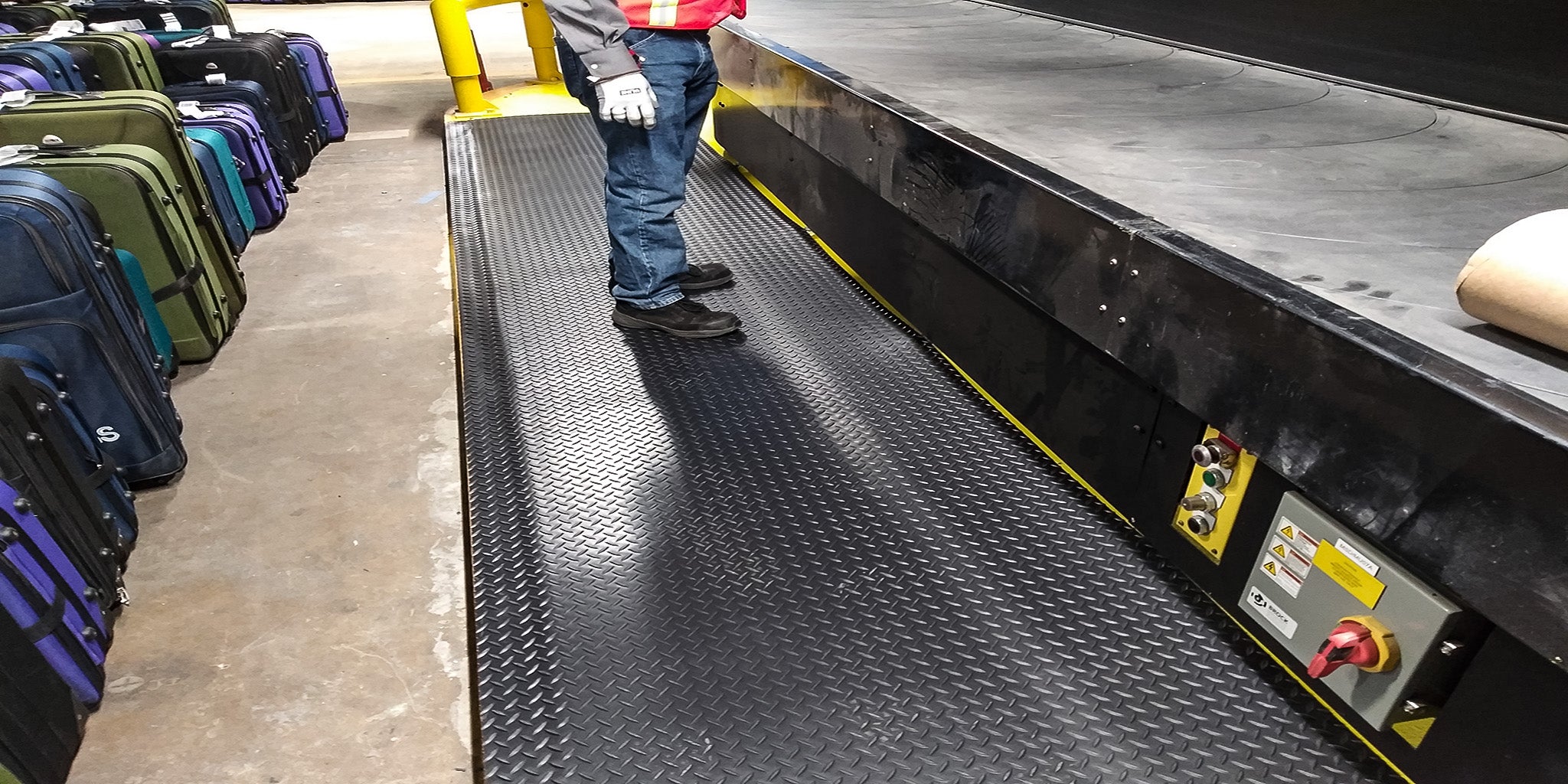 Rhino Anti-Fatigue Mats Industrial Smooth 4 ft. x 22 ft. x 1/2 in. Commercial Floor Mat Anti-Fatigue, Black IS48X22